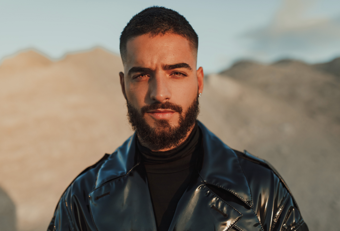 Maluma, cantante, singer, buzz-cut, hair, hairstyle, beard, style, look