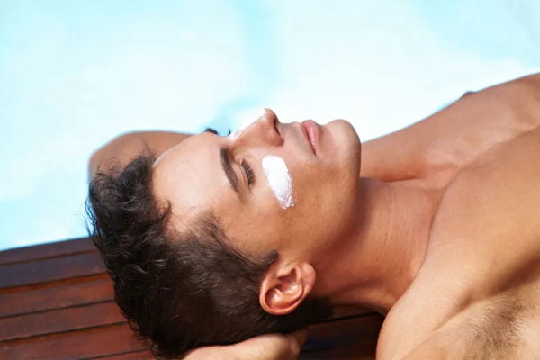 Sunblock-sunscreen-viso-face-estate-cura-uomo-crema-solare-relax