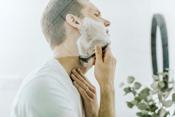 Differenza tra crema e sapone da barba